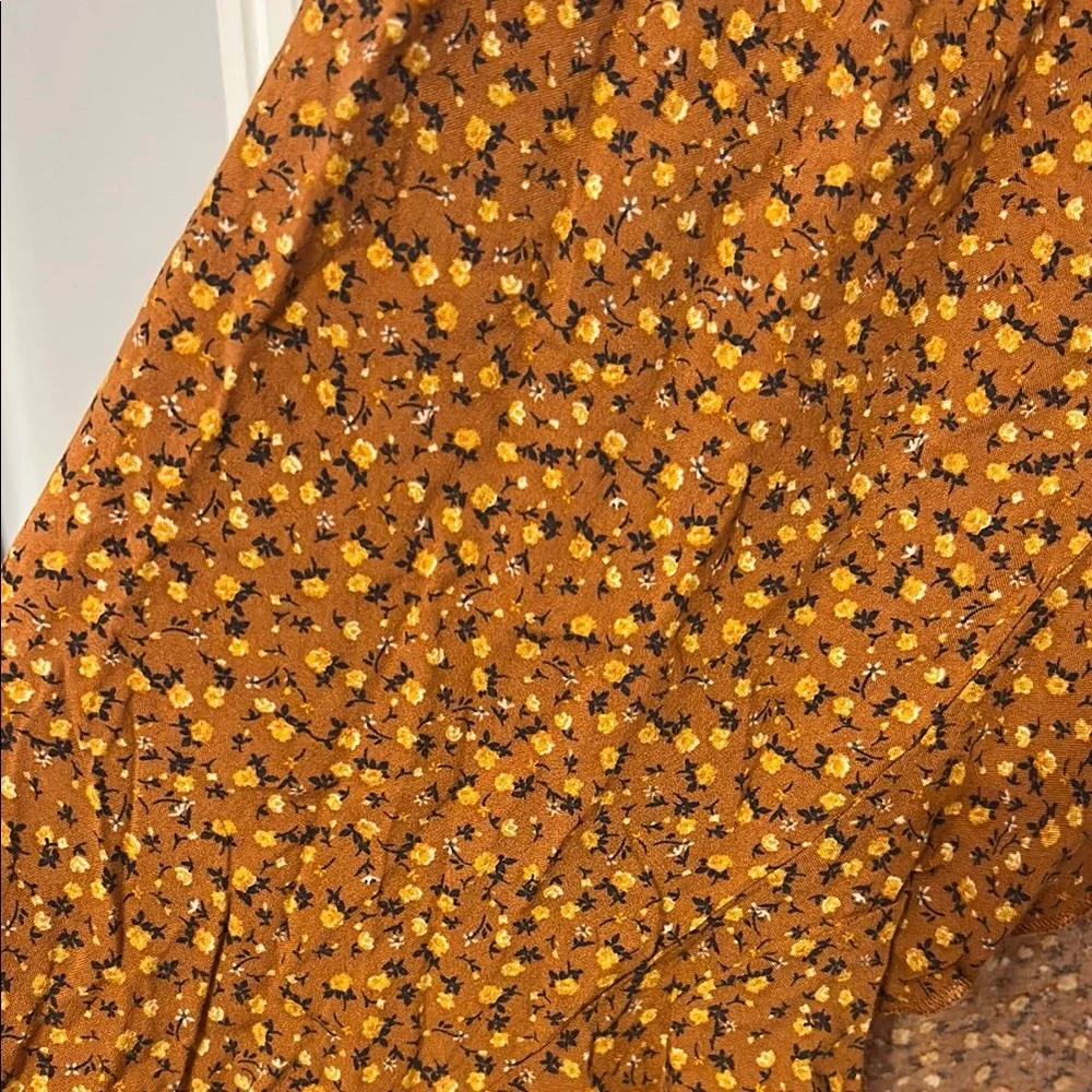 Floral Brown Ruffle - Picture 2 of 4